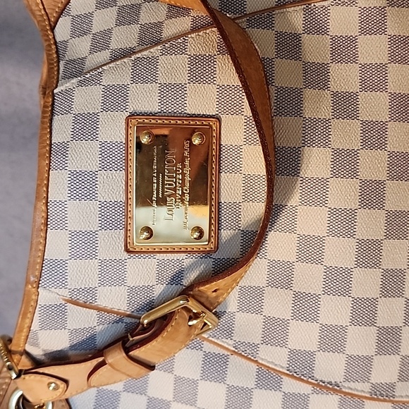 Louis Vuitton Galleria PM - Picture 2 of 16